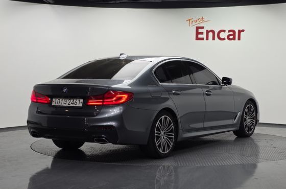 BMW 5-Series 530i M Sport Package Plus — пробег 92 098 км — фото 2 из 5