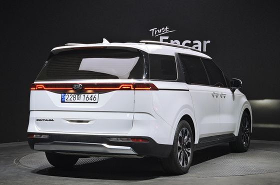Kia Carnival 9-Seater Signature — пробег 88 199 км — фото 2 из 5