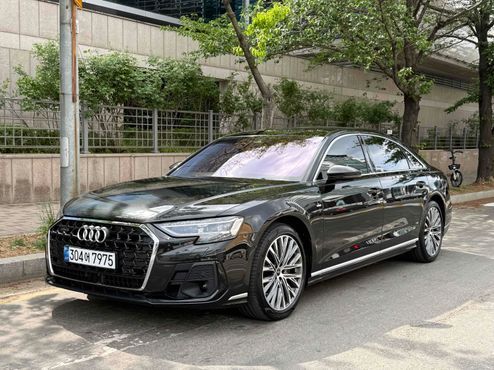 Audi A8 55 TFSI Quattro LWB — пробег 9 760 км — фото 1 из 5
