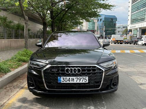 Audi A8 55 TFSI Quattro LWB — пробег 9 760 км — фото 2 из 5