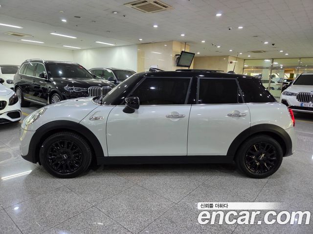 Mini Cooper 5Door Standard 3rd — пробег 26 675 км — фото 3 из 5