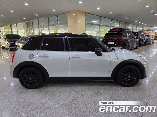 Mini Cooper 5Door Standard 3rd — пробег 26 675 км — фото 5 из 5
