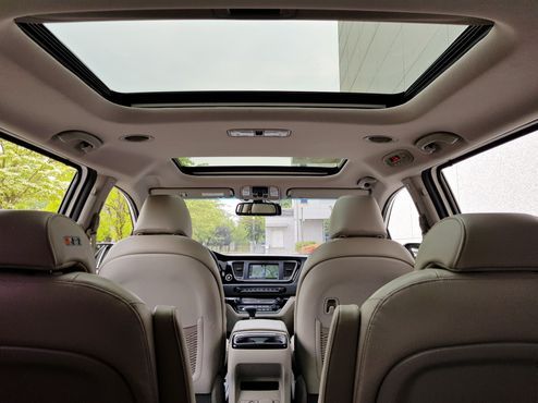 Kia Carnival 9-seater Prestige — пробег 145 000 км — фото 2 из 5