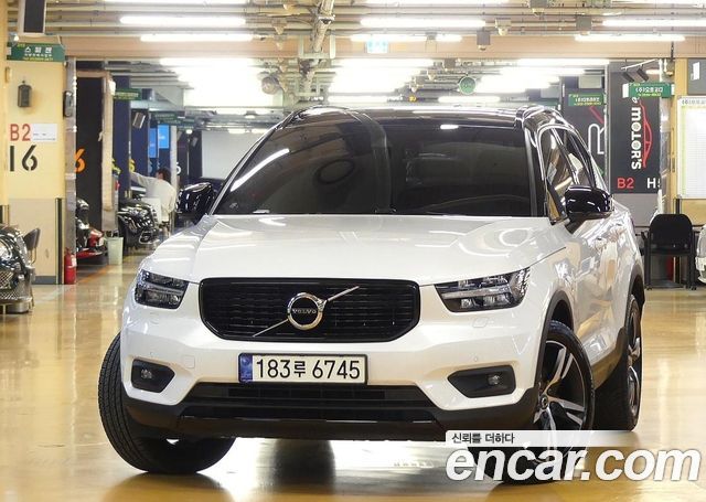 Volvo XC40 B4 R-Design — пробег 69 400 км — фото 1 из 5