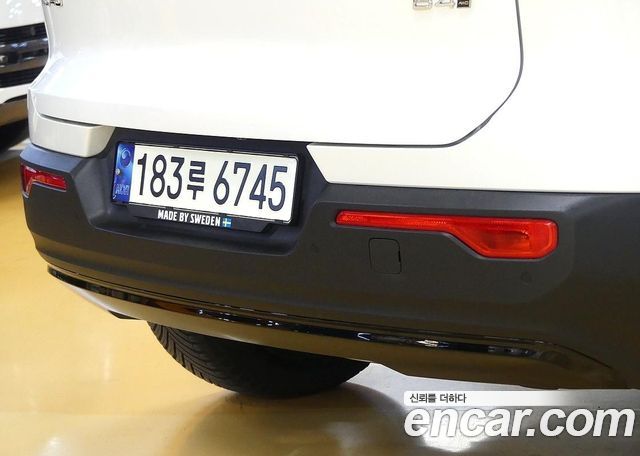 Volvo XC40 B4 R-Design — пробег 69 400 км — фото 4 из 5