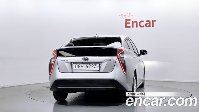 Toyota Prius 1.8 E — пробег 104 140 км — фото 4 из 5