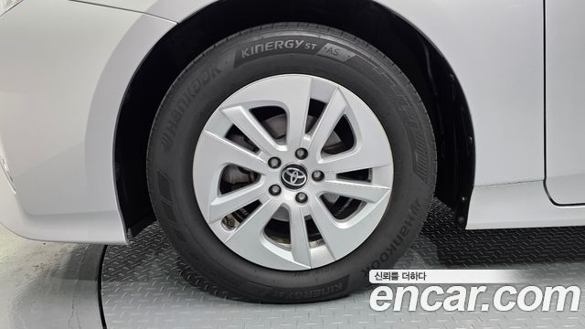 Toyota Prius 1.8 E — пробег 104 140 км — фото 5 из 5