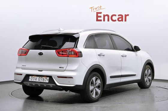 Kia Niro Prestige — пробег 85 331 км — фото 2 из 5