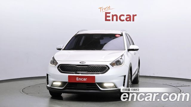Kia Niro Prestige — пробег 85 331 км — фото 3 из 5