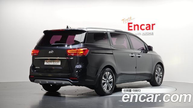 Kia Carnival из Кореи Encar
