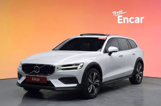 Volvo V60 T5 Pro AWD — пробег 48 792 км — фото 1 из 5