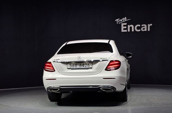 Mercedes-Benz E-Class E300 4MATIC Exclusive Standard — пробег 50 232 км — фото 4 из 5