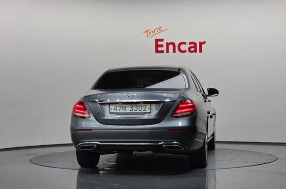 Mercedes-Benz E-Class E220d 4MATIC Exclusive — пробег 113 853 км — фото 4 из 5