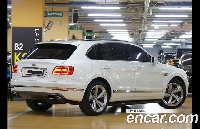 Bentley Bentayga 6.0 W12 — пробег 64 700 км — фото 2 из 5