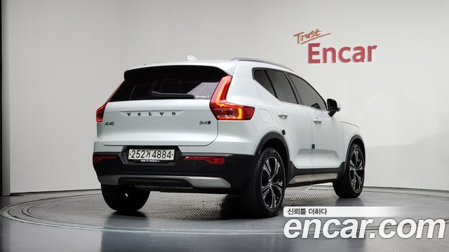 Volvo XC40 B4 Inscription — пробег 56 453 км — фото 2 из 5