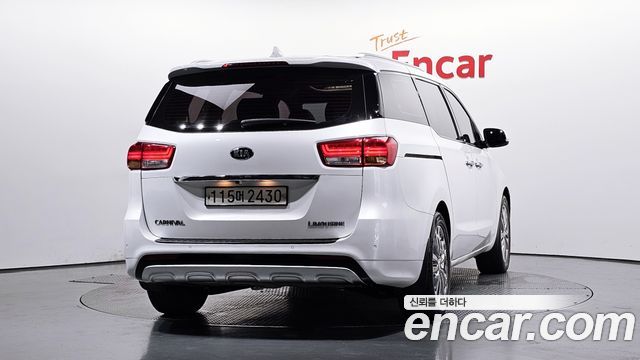 Kia Carnival 7-seater Limousine VIP — пробег 214 761 км — фото 4 из 5