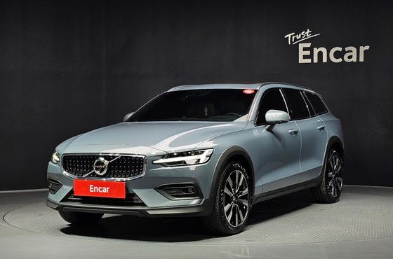 Volvo V60 B5 Pro AWD — пробег 27 803 км — фото 1 из 5