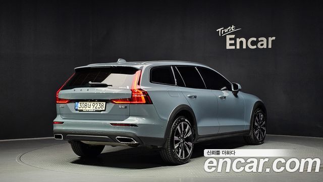Volvo V60 B5 Pro AWD — пробег 27 803 км — фото 2 из 5