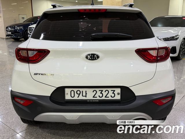 Kia Stonic Diesel 1.6 Deluxe — пробег 99 002 км — фото 4 из 5