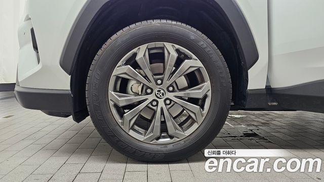 Toyota RAV4 2.5 2WD Hybrid XLE — пробег 17 562 км — фото 5 из 5