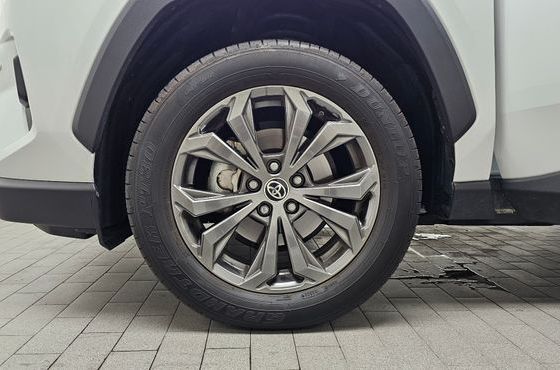 Toyota RAV4 2.5 2WD Hybrid XLE — пробег 17 562 км — фото 5 из 5