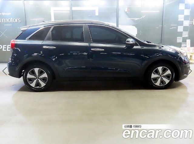 Kia Niro Prestige — пробег 205 213 км — фото 3 из 5