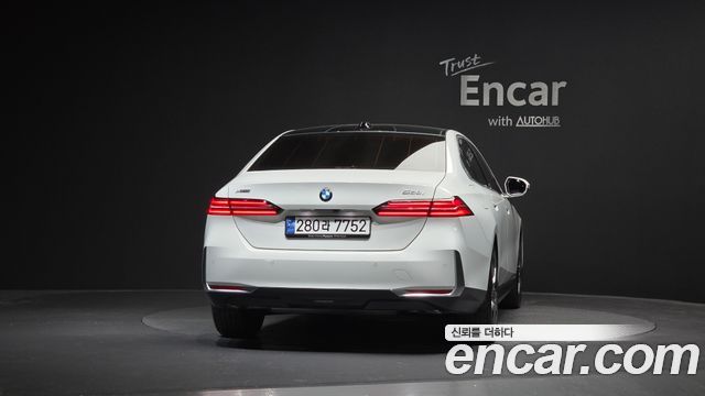 BMW 5-Series 530i xDrive — пробег 23 906 км — фото 4 из 5