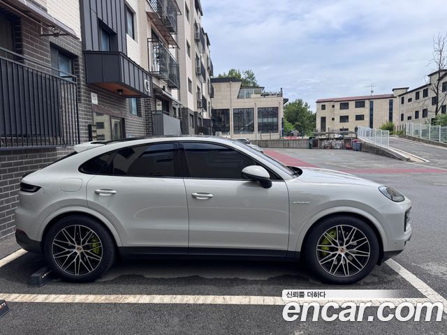Porsche Cayenne 3.0 E-Hybrid Coupe — пробег 23 500 км — фото 3 из 5