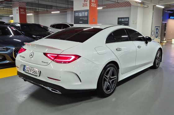 Mercedes-Benz CLS-Class CLS300d 4MATIC — пробег 61 180 км — фото 4 из 5
