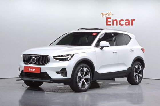 Volvo XC40 B4 Ultra Bright — пробег 10 285 км — фото 1 из 5