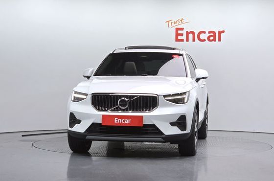 Volvo XC40 B4 Ultra Bright — пробег 10 285 км — фото 3 из 5