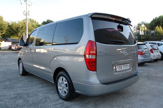 Hyundai Starex 12-Seater Wagon CVX Luxury — пробег 116 667 км — фото 4 из 5