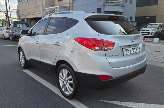 Hyundai Tucson Diesel 2WD LX20 Luxury — пробег 117 427 км — фото 4 из 5