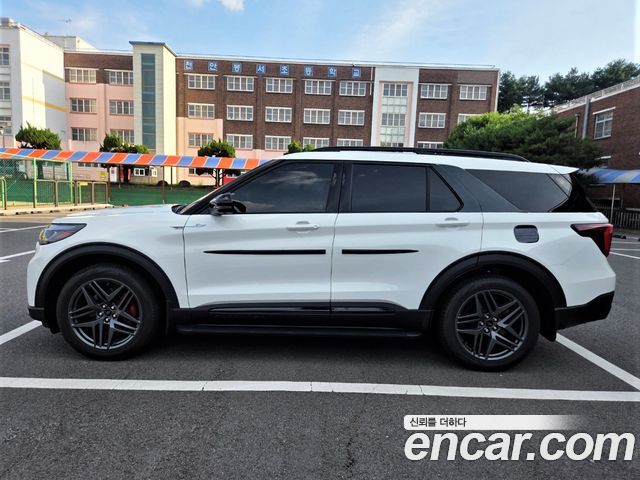 Ford Explorer 2.3 ST-Line 4WD — пробег 9 472 км — фото 3 из 5
