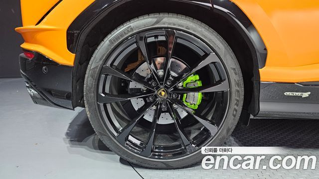 Lamborghini Urus из Кореи Encar