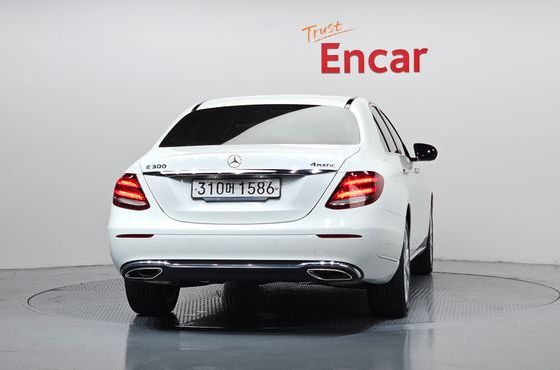 Mercedes-Benz E-Class E300 4MATIC Exclusive — пробег 95 210 км — фото 4 из 5