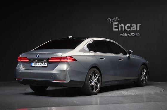 BMW 5-Series 520i — пробег 23 867 км — фото 2 из 5