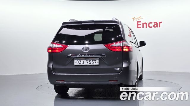 Toyota Sienna 3.5 AWD — пробег 16 678 км — фото 4 из 5