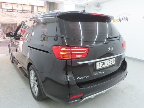 Kia Carnival 9-Seater Noblesse — пробег 57 000 км — фото 4 из 5