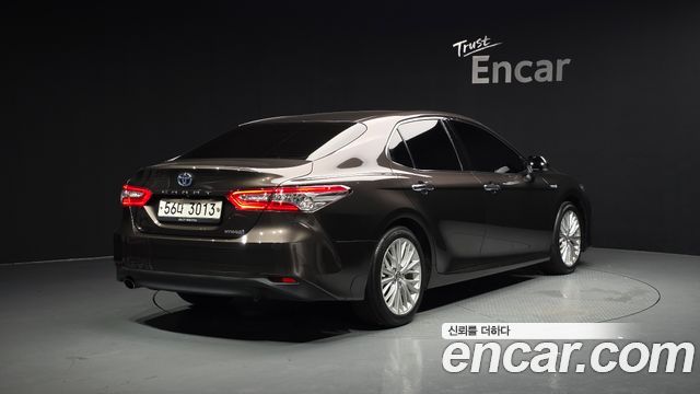 Toyota Camry 2.5 XLE Hybrid — пробег 116 333 км — фото 2 из 5