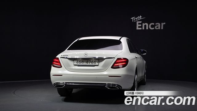 Mercedes-Benz E-Class E220d Avantgarde — пробег 92 094 км — фото 4 из 5