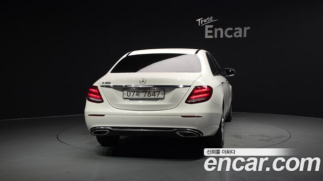 Mercedes-Benz E-Class из Кореи Encar