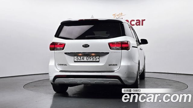 Kia Carnival 7-seater Limousine VIP — пробег 206 233 км — фото 4 из 5