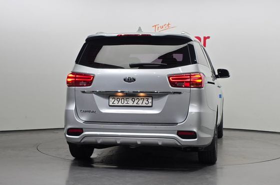 Kia Carnival 9-Seater Luxury — пробег 40 528 км — фото 4 из 5