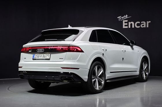 Audi Q8 55 TFSI Quattro Premium — пробег 18 137 км — фото 2 из 5