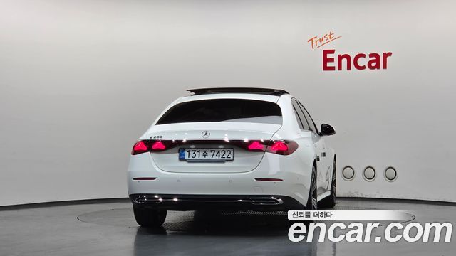 Mercedes-Benz E-Class E200 Avantgarde — пробег 17 139 км — фото 4 из 5