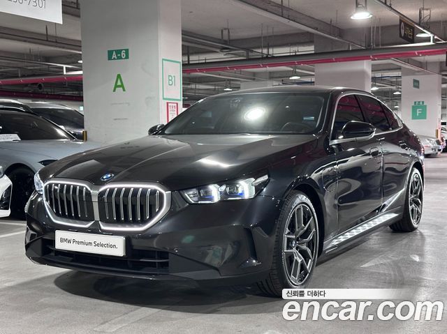 BMW 5-Series 530e — пробег 9 977 км — фото 1 из 5