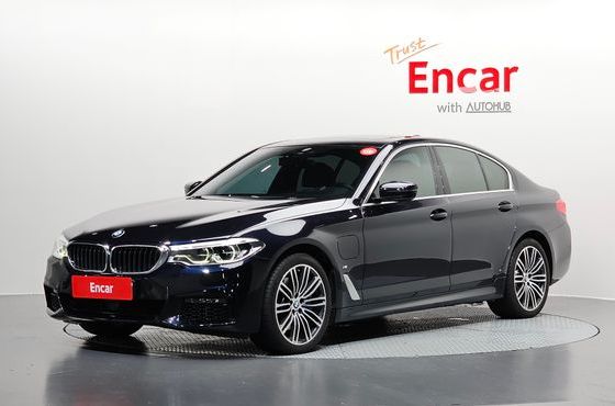 BMW 5-Series 530e M Sport — пробег 69 376 км — фото 1 из 5