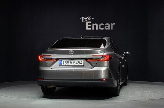 Toyota Camry 2.5 XLE Premium Hybrid — пробег 16 702 км — фото 4 из 5
