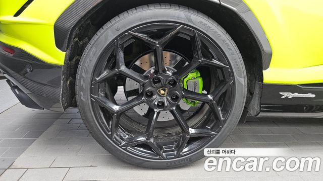 Lamborghini Urus из Кореи Encar